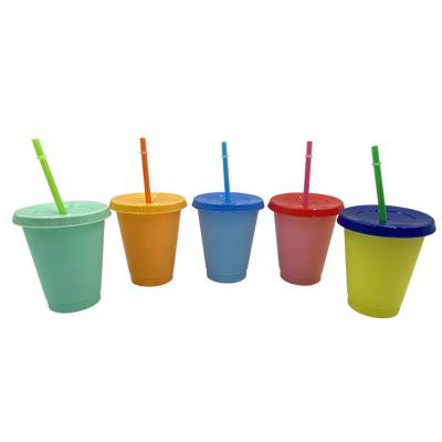 China Fashion 16oz 500ml Eco-friendly Reusable Plastic Color Changing Drinks Cup Cheap Single Wall Cold Water With Lids And Straws for sale