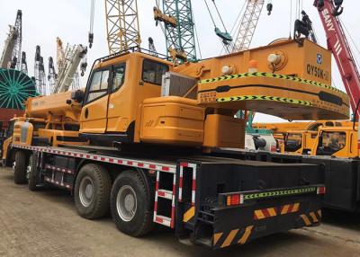 China XCMG QY50K utilizó la grúa montada camión con capacidad de cargamento clasificada 55000kg en venta