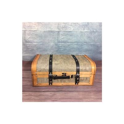 China Imitation Art Collection Low MOQ Vintage Wholesale Antique Wooden Luxury Custom Suitcase for sale