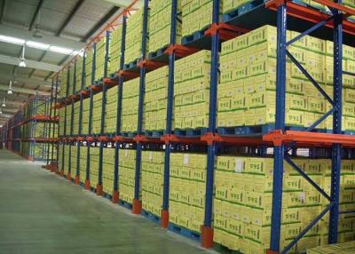 China Centro de logística Acero industrial en el sistema de estanterías de paletas para almacén en venta