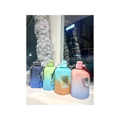 China Sustainable Hot Sale 2022 US Warehouse Gallon Half Of A Sports Water Bottle With Time Marker for sale