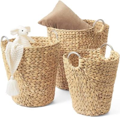 China Viable The New Listing Gifts Square Wicker Woven Basket Storage Large Foldable Handmade Handmade Woven Fabric Baskets for sale