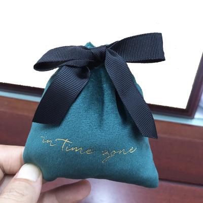 China Classic Elegant Vintage Lucking Velvet Pouch Bag Logo Drawstring Velvet Jewelry Luxury Running Pouch for sale