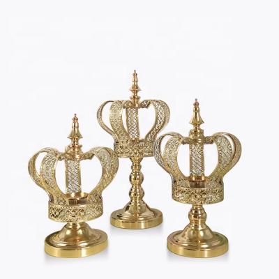 China Elegant Metal Gold Candle Holder Ramadan Lantern for Christmas Festival Decoration for sale