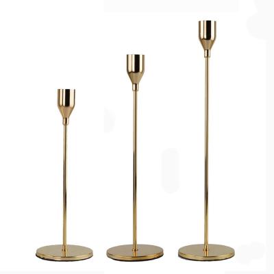 China Home Garden Decoration Iron Pillar Candlesticks Candlesticks Tealight Holders Gold Metal Decoration Luxury Home Holiday Party Long Rod for sale