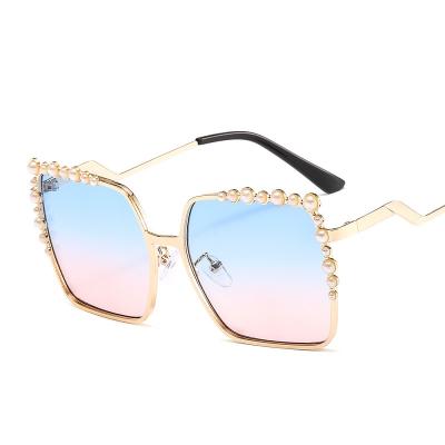 China Madame Tawny Pearl Rhinestone Fashion Sunglasses by Lentes De Sol New Fashion Sunglasses Elegant for sale