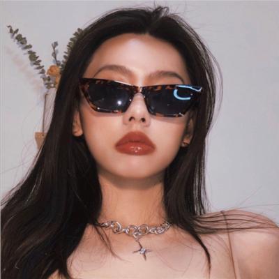 China Fashion Oculos Escuro Sunglasses 2022 Hot Selling Metal Frames Eyewear Cat Eye Sunglasses Ladies Eyewear Sunglasses UV400 for sale