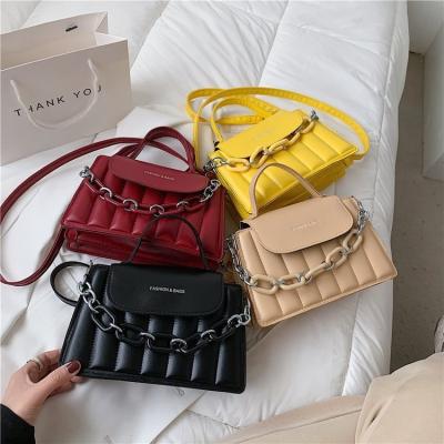 China 2022 fashion news fashion messenger bag fashion design PU leather handbag women's single shoulder portable chain bag for sale