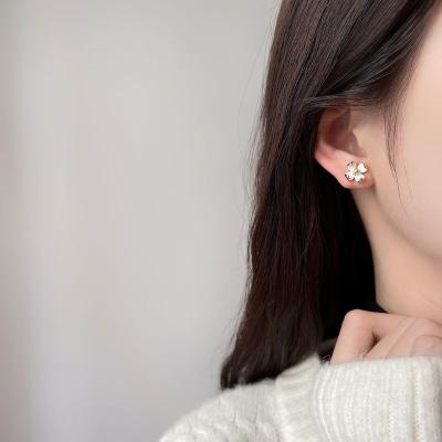 China Never allergic and lose to fade korean fashion jewelry flower earrings 14k gold minimalist pear flower stud earrings for sale