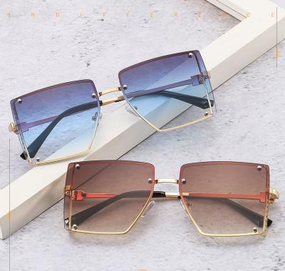 China Fashion Sunglasses New Trend Unisex Metal Frame Shades Oversized Polarized Sunglasses for sale