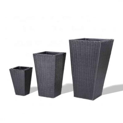 China Spave Saving Dining Rattan Planter Set Victoria Planters Rattan Garden Furniture Set Cheap All Weather Rattan Flower Pot Garden Planters And Pots for sale