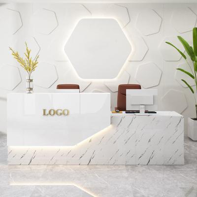 China Mostrador de recepción moderno de 2M con logotipo personalizable, mesa de recepción blanca en venta