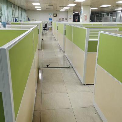 China Verde 2 4 6 asientos oficina oficina de trabajo escritorio para 2 4 6 personas en venta