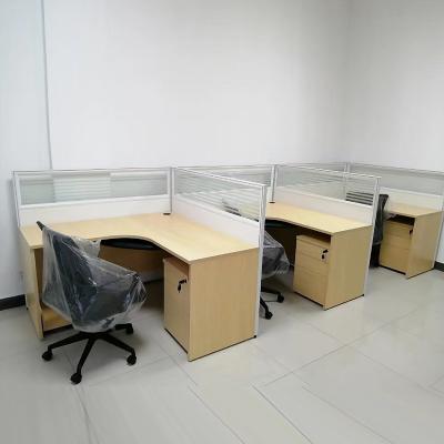 China Espacio de oficina modular de 3 personas en forma de L Escritorio de partición de estación de trabajo en venta