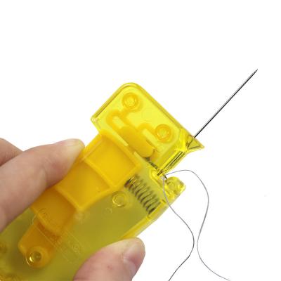 China Factory Price Handy Threader Wholesale Practical Needle Threader Quilting Automatic Sewing Needle Tool Kits Pen Fabric Marker Pencil Threader Threading Device for sale