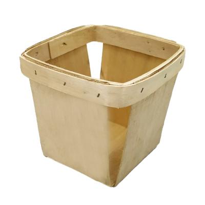 China Sustainable handmade cheap wooden strawberry fruit basket with liner for sale