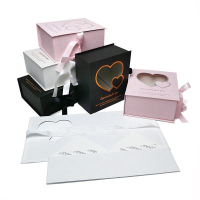 China Recycled Materials Elegant White Baby Closure Large Foldable Ribbon Ribbon Custom Gift Box Magnetic Packaging for sale