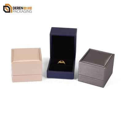 China 2019 New Hot Elegant Square PU Leather Frame Hinge Ring Bracelet Earring Ring Leather Plastic Plastic Box for sale