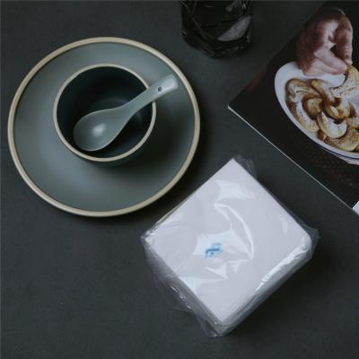 China 2022 Hot Sale 32*33cm White Paper White Paper Lunch Towel Custom Cocktail Napkins With Logo for sale