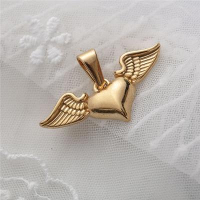 China Wholesale Hiphop Fashion 18K Gold Plated Tasty Heart Wing Jewelry Custom Gold Heart Angel Wing Necklace Stainless Steel Pendant for sale