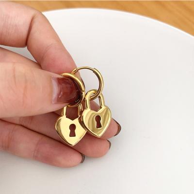 China FASHIONABLE Cheap Price Stainless Steel Circle Earrings Personality Love Keyhole Earrings Ear Clip Personality Women Earrings for sale