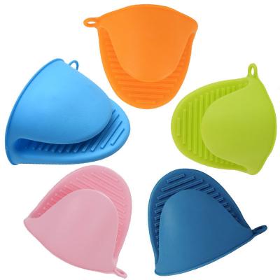 China Anti-scald Kitchen Baking Cake Bakeware Silicone Hand Clip Microwave Oven Heat Resistant Non-Slip Gloves for sale