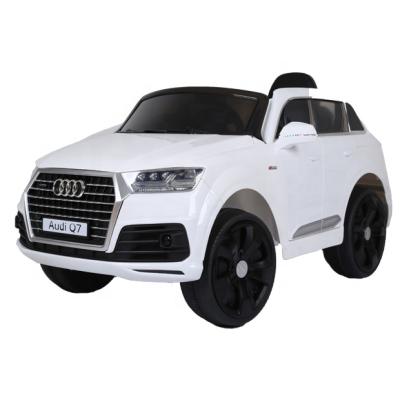 China MP3/USB/TF Audi Q7 Music Player Authorized Audi q7 SUV Baby Ride On Toy Car Children Driving Cars Kids Electric Cars 12V for sale