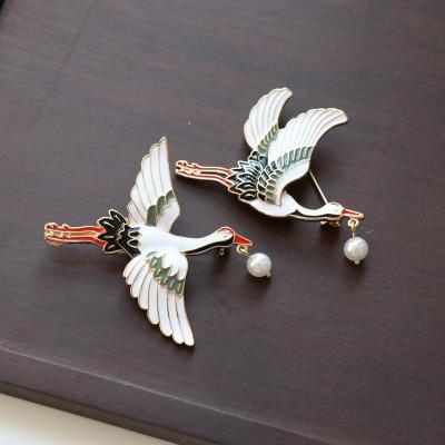 China Other Matching Hand-Drop Chandelier Crane Brooch White 100 Animal Brooch Pearl Pendant Brooch for sale