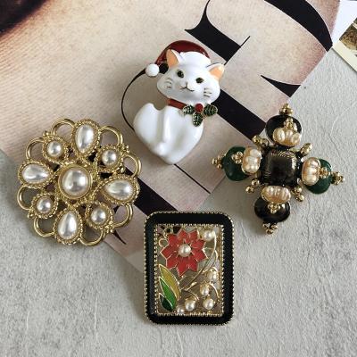 China Other Retro Gem Palace Kitten Shape Enamel Drop Chandelier Used INS Flower Pearl Brooch for sale