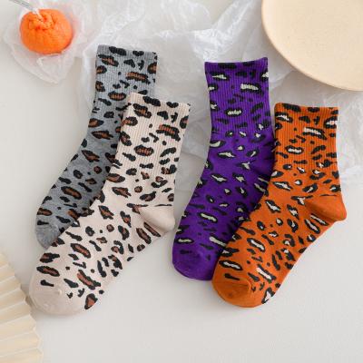 China 2021 Korean Autumn Winter Warm Style Leopard Print Women Cotton Sweat-absorbent Socks for sale