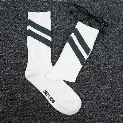 China Wholesale QUICK DRY Wholesale Simple Black White Men's Knitted Sock Spring Summer Cotton Sports Style Two Stripes Crew Sock for sale