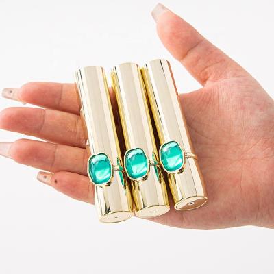 China Cosmetic Lipgloss Tube Containers 3.5g Luxury Byzantine Style Lipstick Tube Round Gold Emerald Cabochon Crystal Embed Lipstick Container Lipstick Packaging for sale