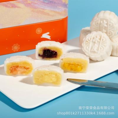 China Beautiful 2021 Guangxi Ice Skin Moon Cake Mid-Autumn Moon Cake Golden Low-fat Special Reward Gift Box for sale