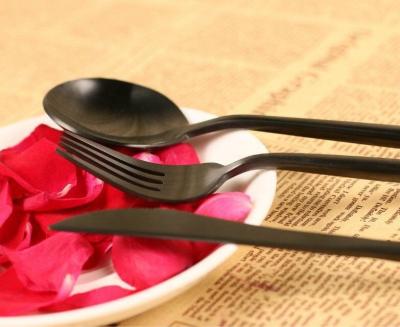 China Wedding Black Color Disposable Wholesale Flatware Set Spoon Fork Knife for sale