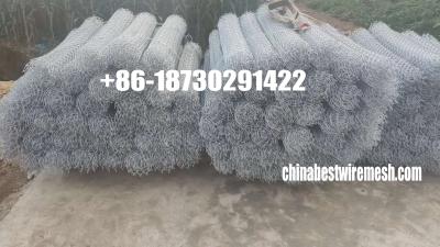 China hot dipped galvanized 2.2mm x 25mm opening chain link fence roll mesh en venta