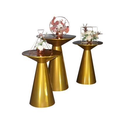 China New Design Durable Mushroom Gold Dessert Table Cone Metal Cake Stands Wedding Party Christmas Decor for sale