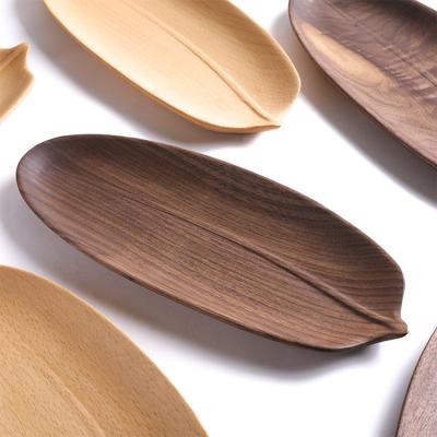 China Sustainable Wooden Sushi Servers Leaf Shape Dish Solid Wood Tray for sale