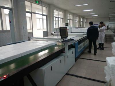 China Man Computerized Garment Cutting Machine , Auto Cutter Machine 1726 2026 2326 for sale