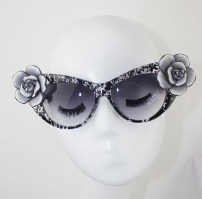 China Fashion sunglasses 2021 new design flower eyewear vintage elegant women's handmade cateye sunglasses for sale