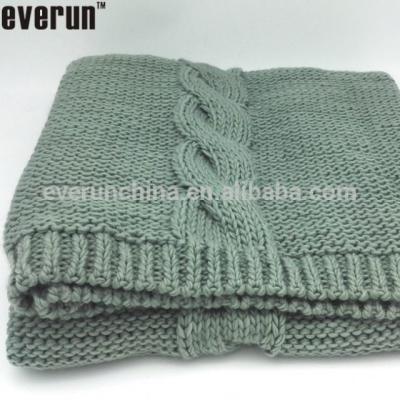 China New Technology PORTABLE USD1-2 Lower Perfect Luxury Hand Knit Thick Wool Cable Knit Crochet Throw Blanket for sale