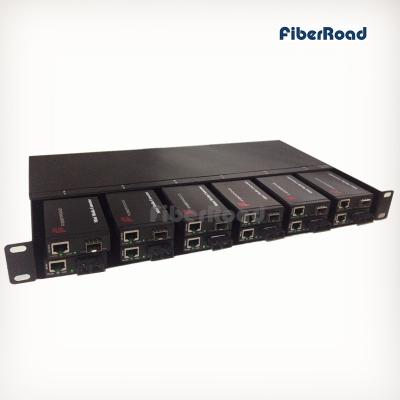 Κίνα 12 αυλακώσεις Rackmount για το μίνι μετατροπέα MEDIA με τη διπλή περιττή παροχή ηλεκτρικού ρεύματος εναλλασσόμενου ρεύματος ή συνεχούς ρεύματος προς πώληση