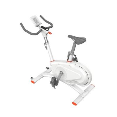 China Entrar en forma en casa Gimnasio interior silencioso Ejercicio bicicleta giratoria con torque máximo 32N en venta