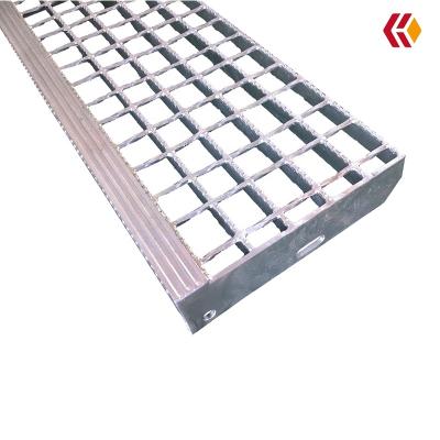 China Modern Hot Dip Galvanized Non Slip Stair Treads , Staircase With Checkered Plate For Outdoor for sale