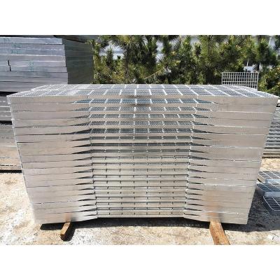 China Industrial Galvanized Stair Tread Gratings For Ladder Structure for sale