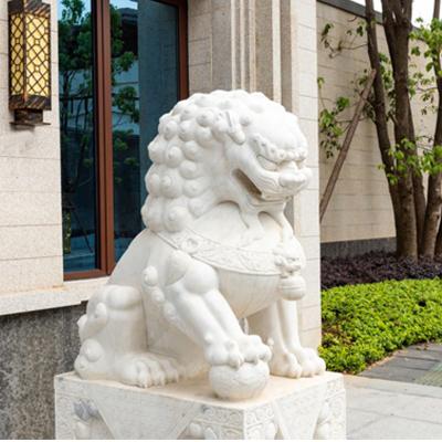 China Outdoor Garden Large White Marble Lion Statues Customized zu verkaufen