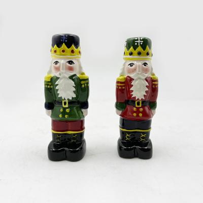 China Christmas Salt And Pepper Set Novelty Ceramic Santa Claus Shaker Pots For Kitchen Decorations Te koop