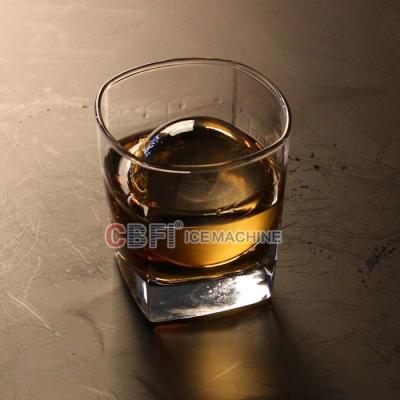 Cina Macchina per ghiaccio della palla rotonda dell'alto grado per Antivari con whiskey 100% trasparente in vendita