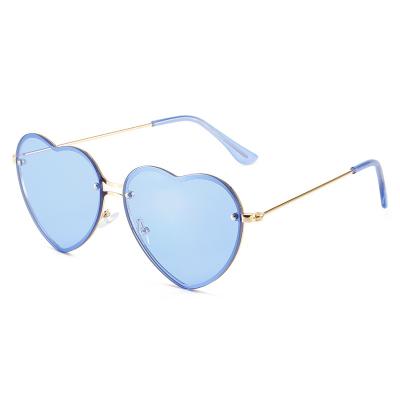 China The beautiful heart decoration glasses frame children's heart sunglasses women's 2022 sunglasses for sale