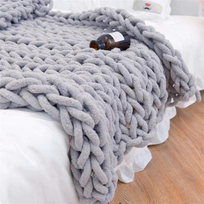 China Large Folded Modern Chunky Knit Luxury Throw Blanket Cable Knitted Polyester Soft Chenille Bulky Blankets for sale