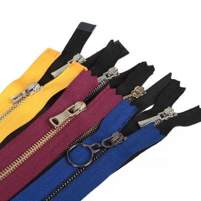 China Wholesale Luxury Shiny Silver European Auto Lock Metal Teeth Zipper Zippers For Handbags Clothing 5# Metal Teeth Zipper Custom Band for sale